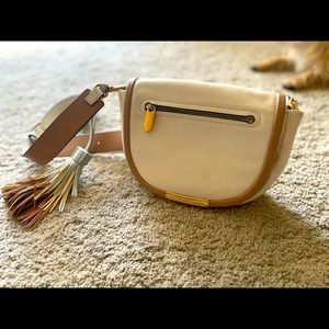 A beautiful shoulder/crossbody bag for summer!